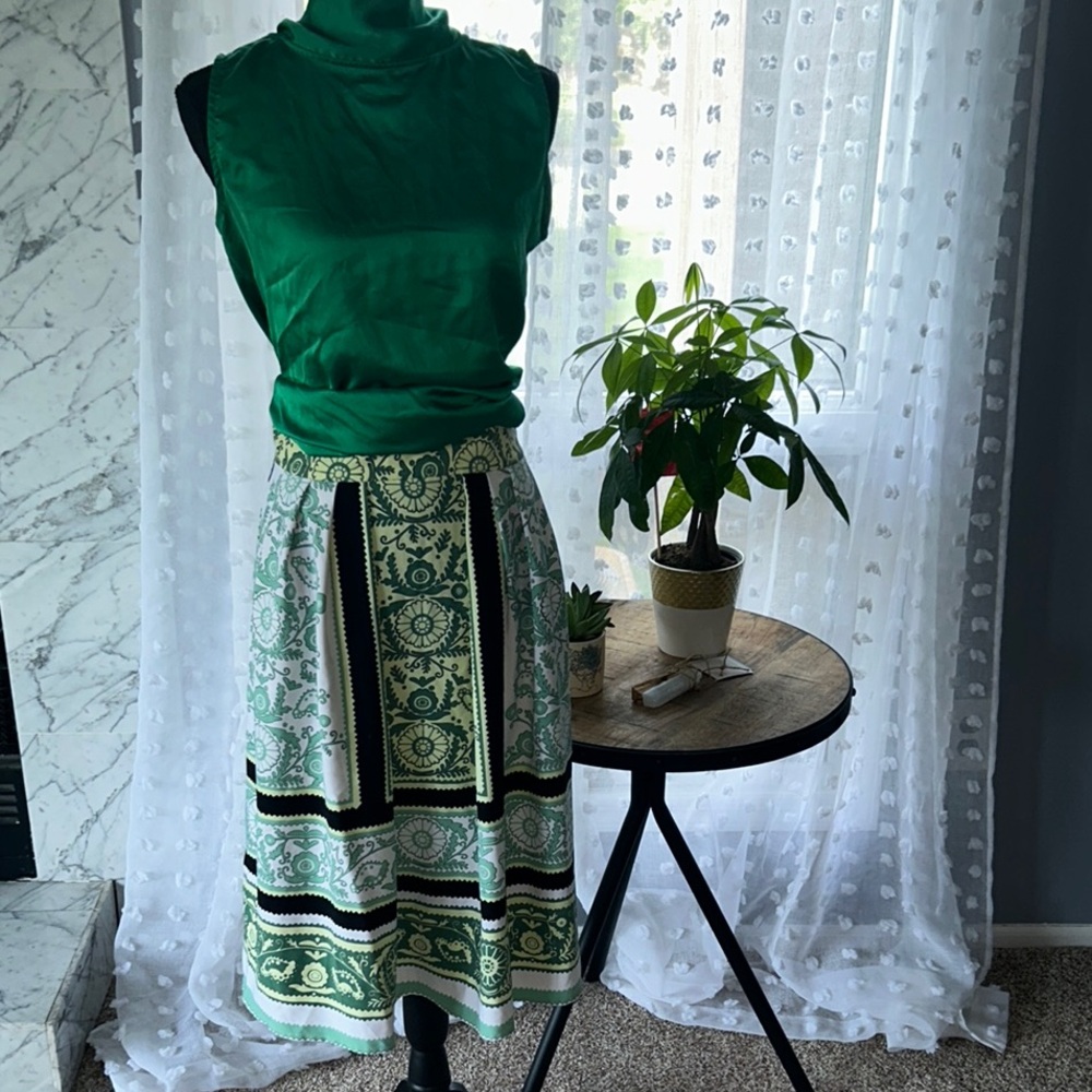 Eva Mendes Cream and Green Pleated Midi Skirt